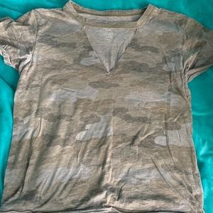 American Eagle Camo cut out crop tee